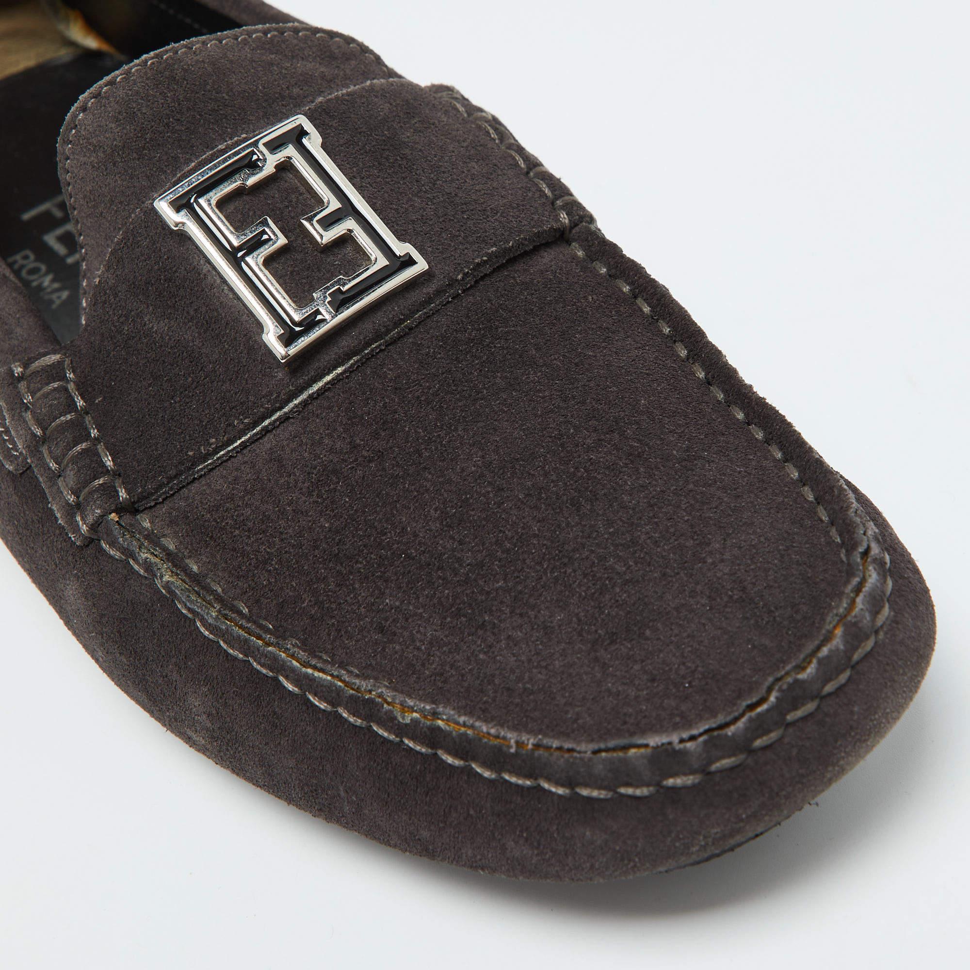 Fendi Mocassins en daim gris foncé Taille 40 3
