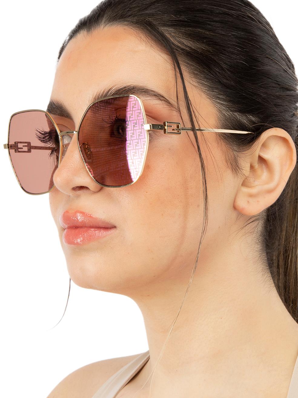CONDITIONisNew with tags on this brand new Fendi designer item. This item comes with original packaging.
 
 
 
 Details
 
 
 Model: FE40033U
 
 Shiny Gold Dh
 
 Metal
 
 Sunglasses
 
 Butterfly Frame
 
 Dark Pink w Logo Lens
 
 Full-Rim
 
 100% UV
