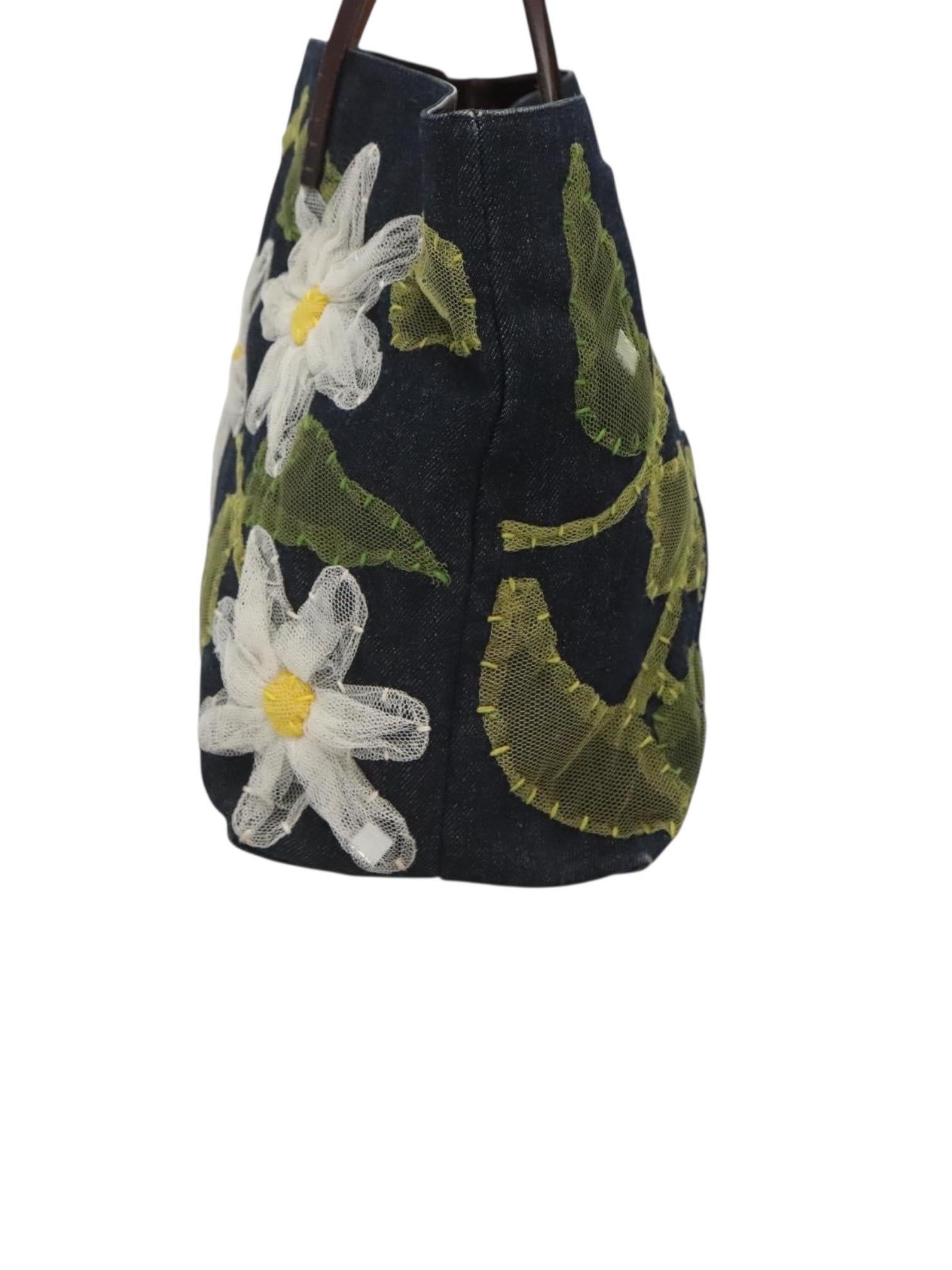 Borsa Tote Fendi in denim con applicazioni floreali a margherita e manici in pelle in vendita 5