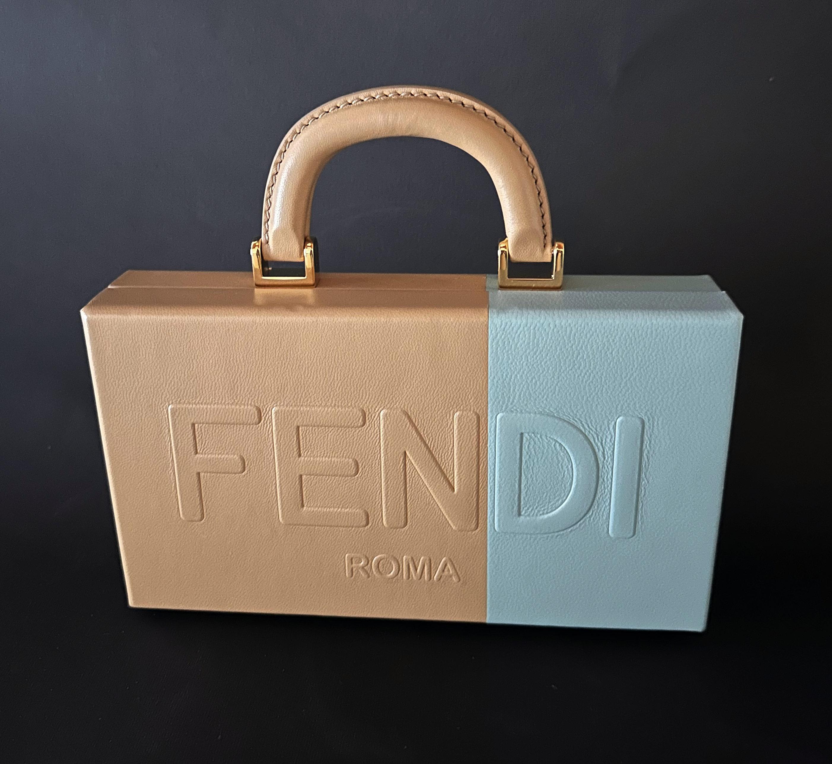 Italiano Fendi Set Domino in vendita