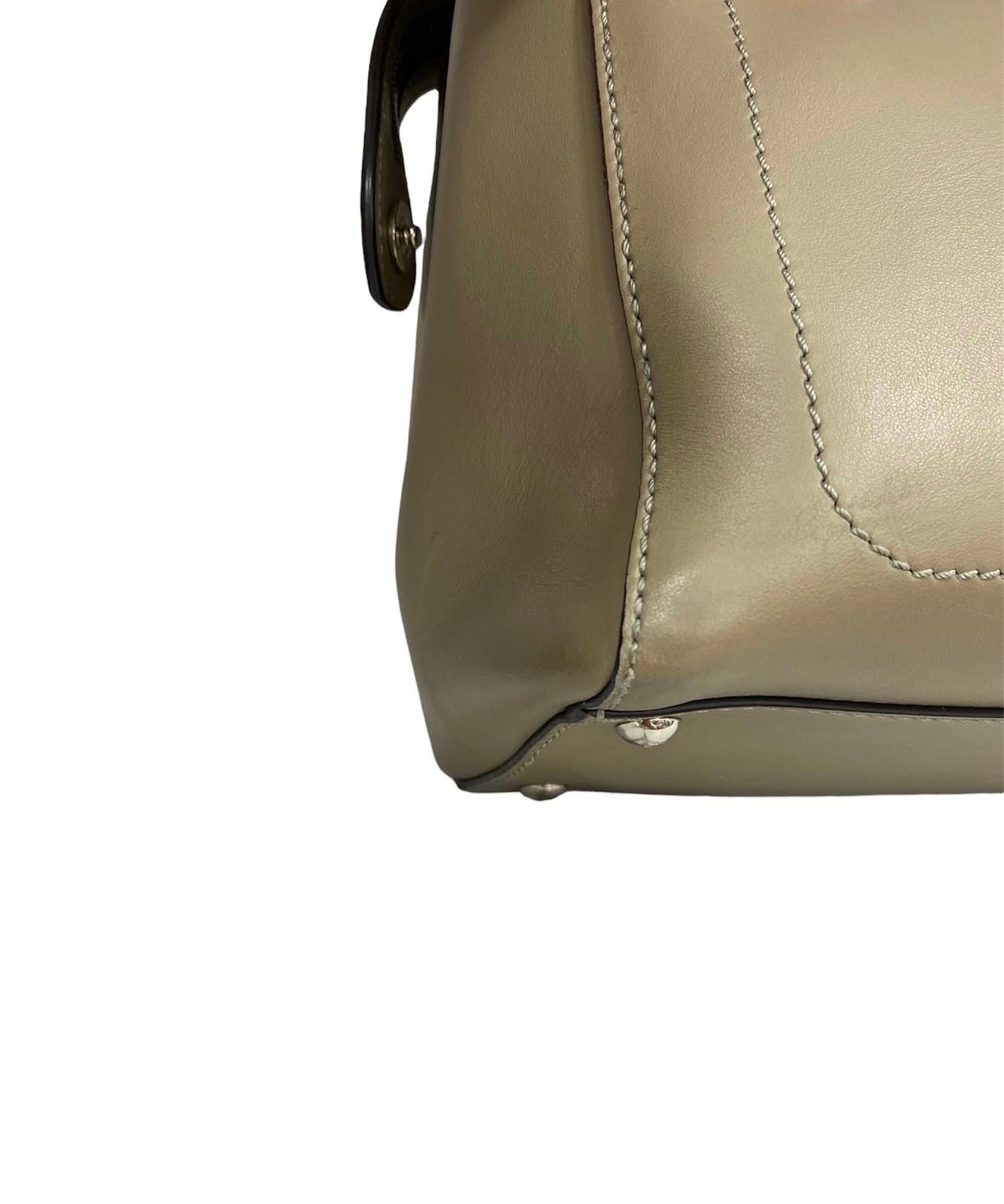 Fendi Dotcom Beige Leather Shoulder Bag In Good Condition In Torre Del Greco, IT