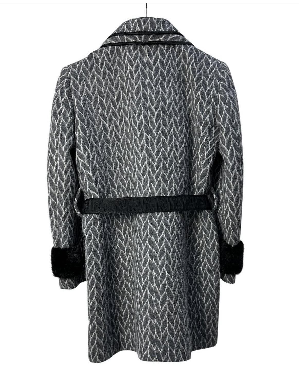 Nero Fendi  Doppiopetto  Coates con maniche in visone e cintura Sz.44 in vendita