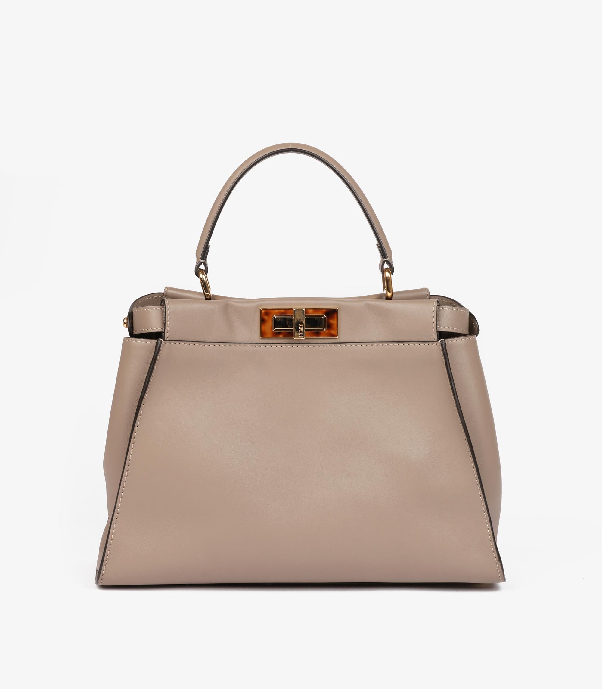 Fendi Dove Grey Soft Calfskin Leather Medium Peekaboo im Zustand „Hervorragend“ im Angebot in Bishop's Stortford, Hertfordshire