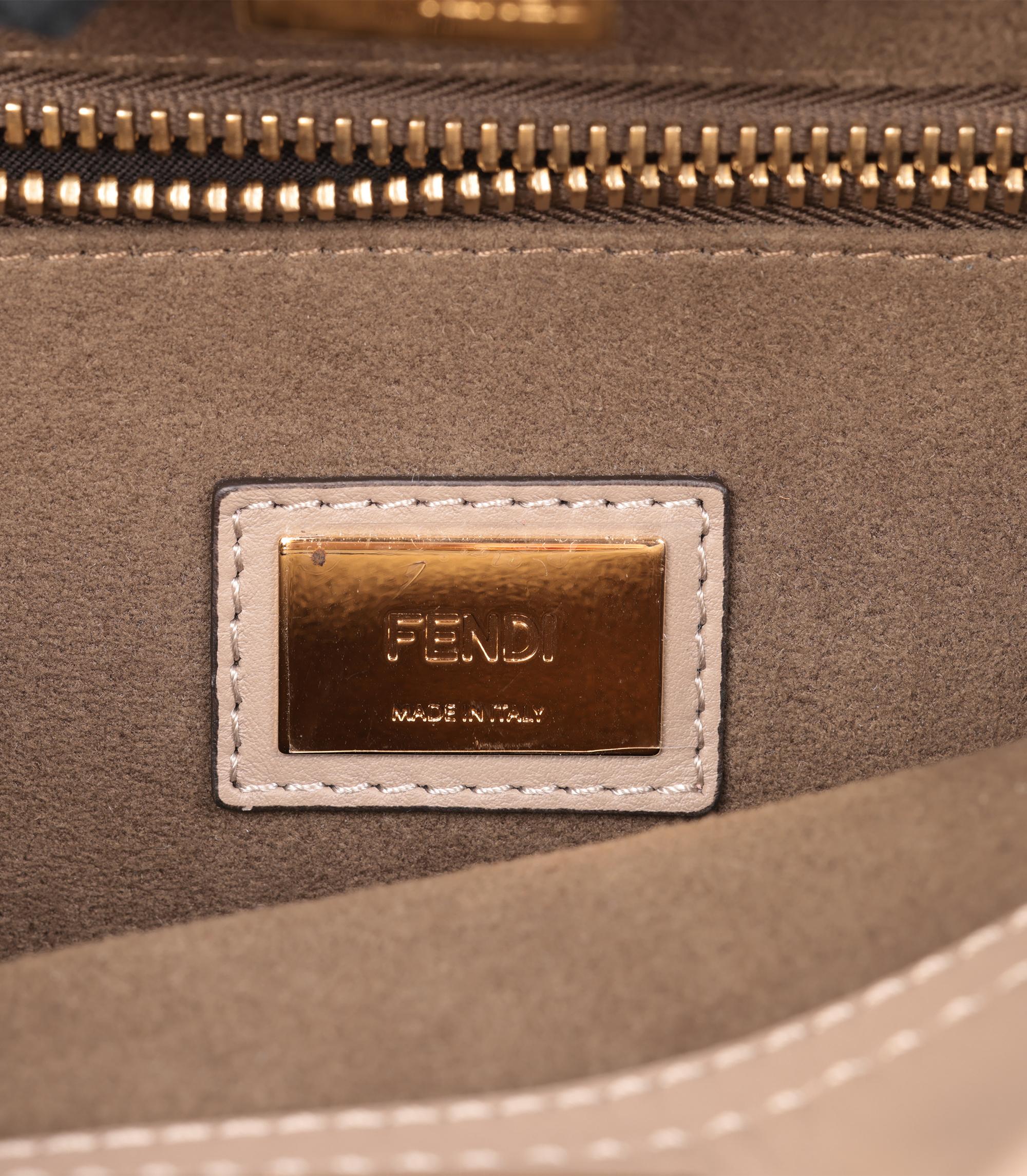 Fendi Dove Grey Soft Calfskin Leather Medium Peekaboo im Angebot 3