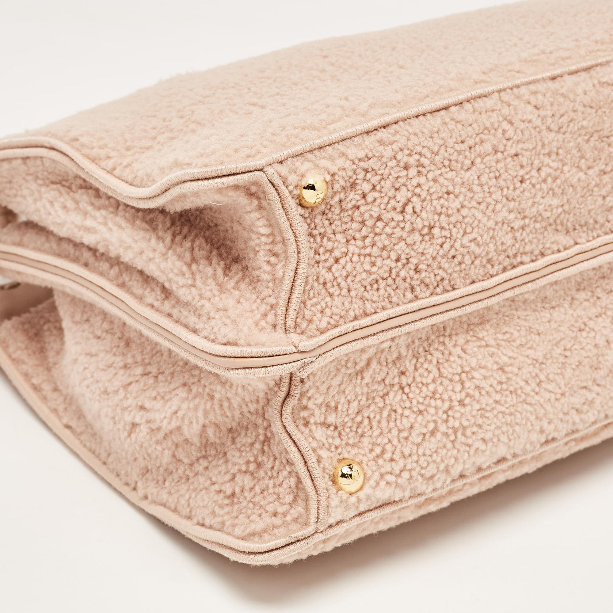 Fendi Dusty Pink Shearling Große Peekaboo ISeeU Top Handle Bag aus Shearling im Angebot 6