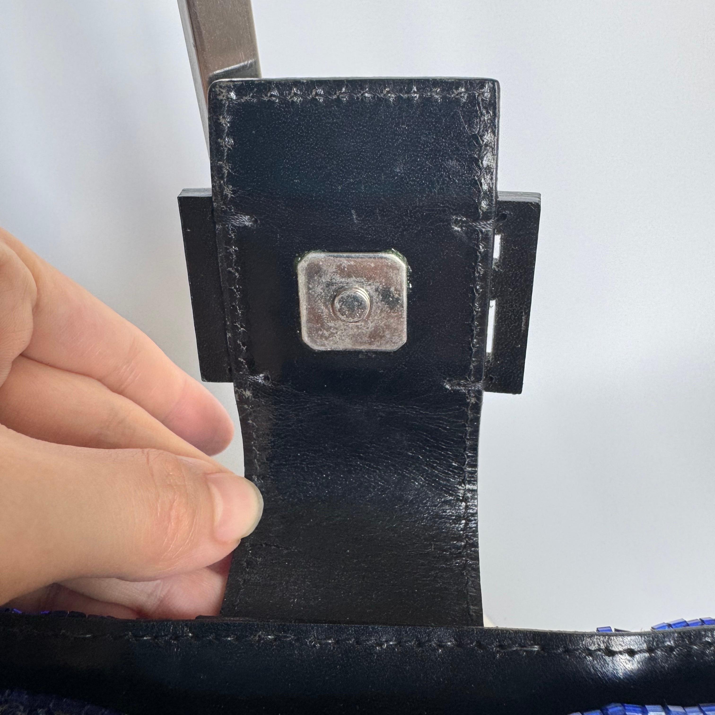 Fendi Electric Blue Beaded Zip Opening Crossbody Bag en vente 8