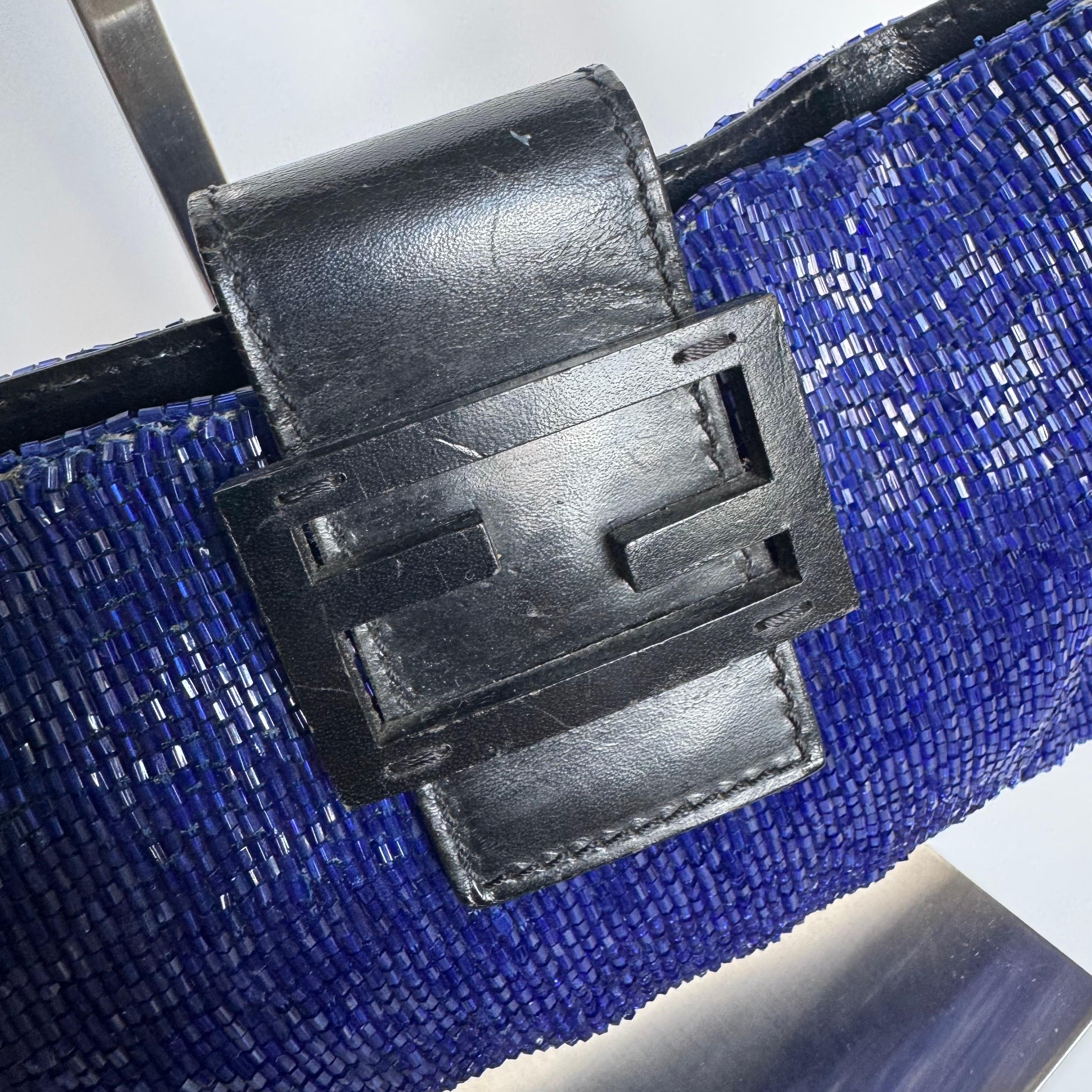 Fendi Electric Blue Beaded Zip Opening Crossbody Bag en vente 3