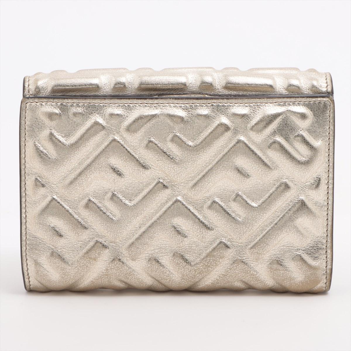 Fendi Embossed Zucca Laminated Leather  Bifold Wallet Silver In Good Condition In Indianapolis, IN