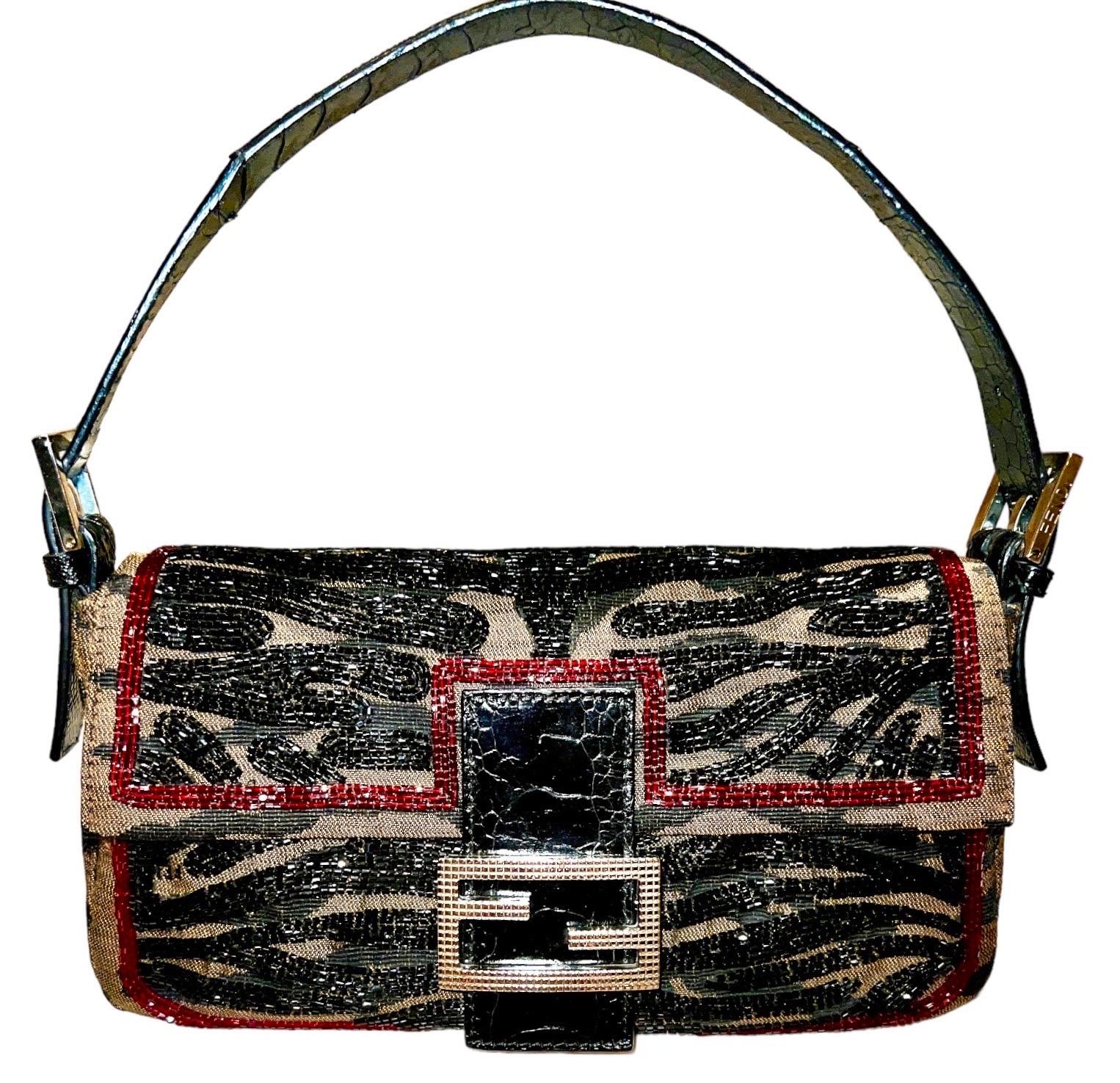 FENDI Embroidered Baguette Handbag Flap Bag Clutch - Full Set In Good Condition For Sale In Switzerland, CH