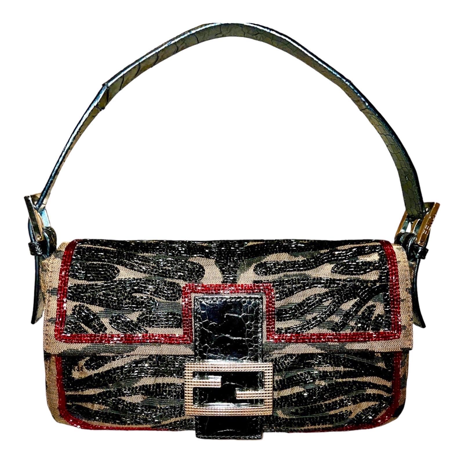 FENDI Embroidered Baguette Handbag Flap Bag Clutch - Full Set For Sale 5