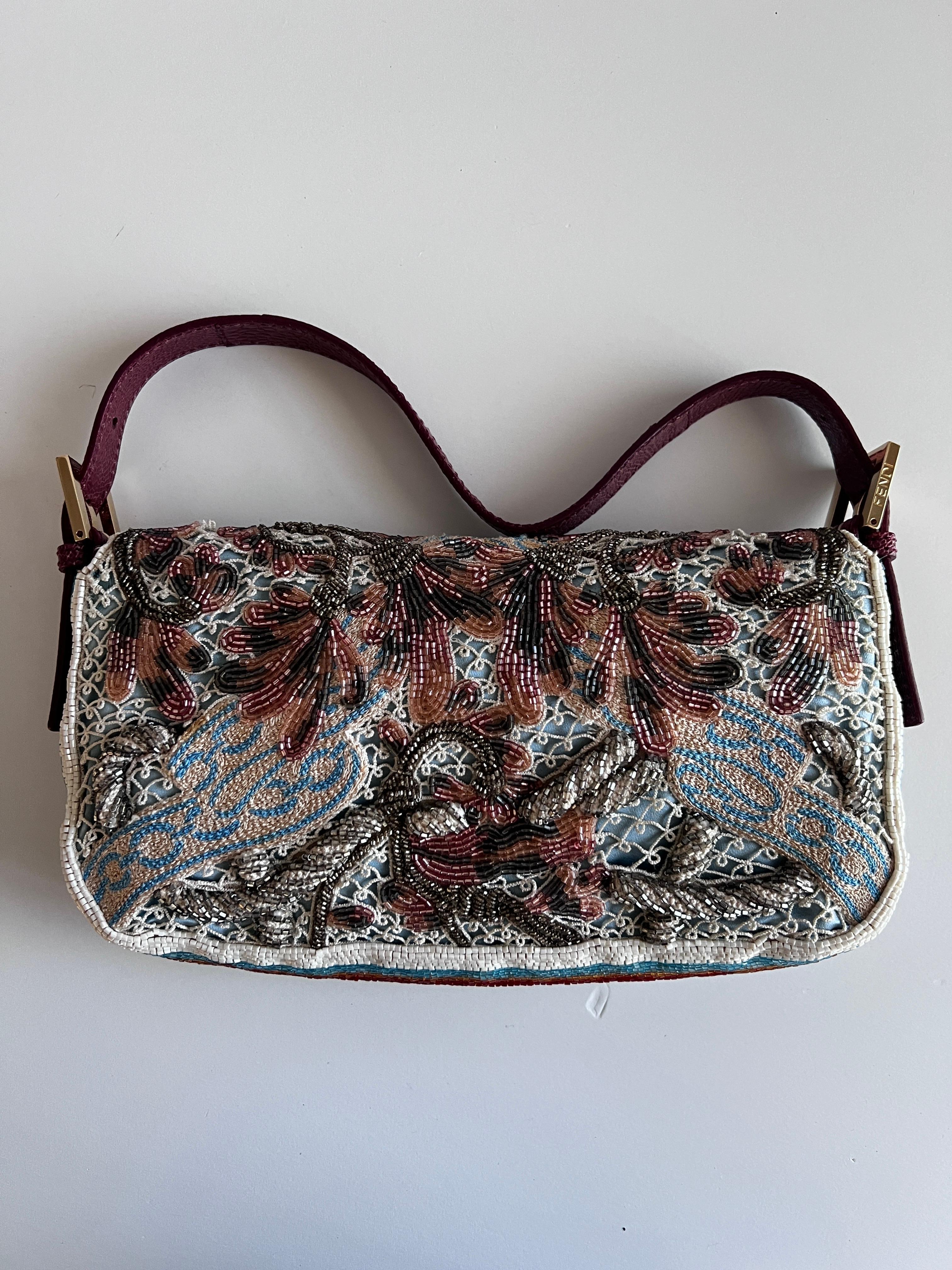 Extremely rare piece
Very good condition
Minor signs of wear
Clean interior
Minor scratches on the underside of the flap
No noticeable stains or flaws
 
