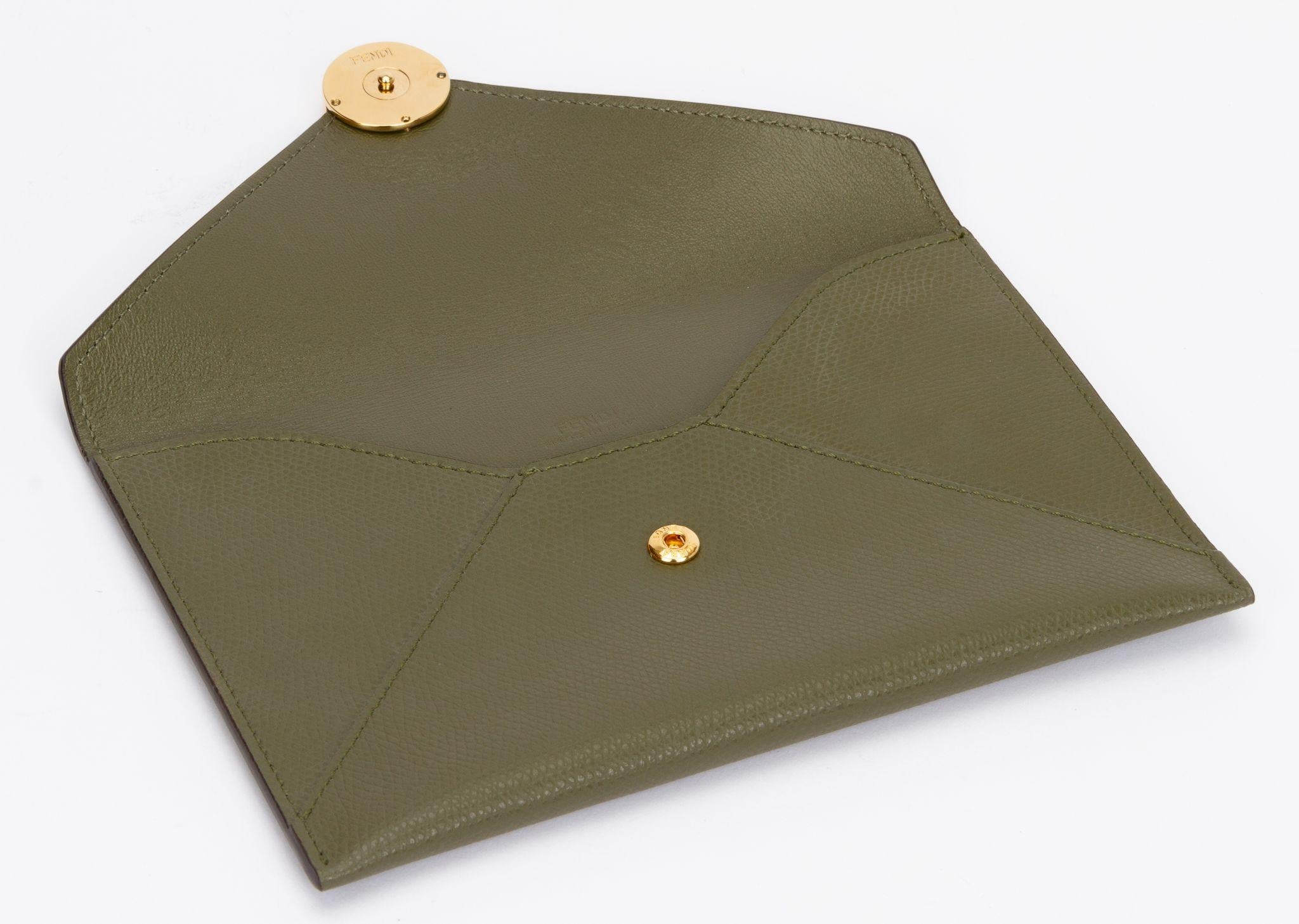 Fendi Envelope Pouch Green Medium In New Condition For Sale In West Hollywood, CA