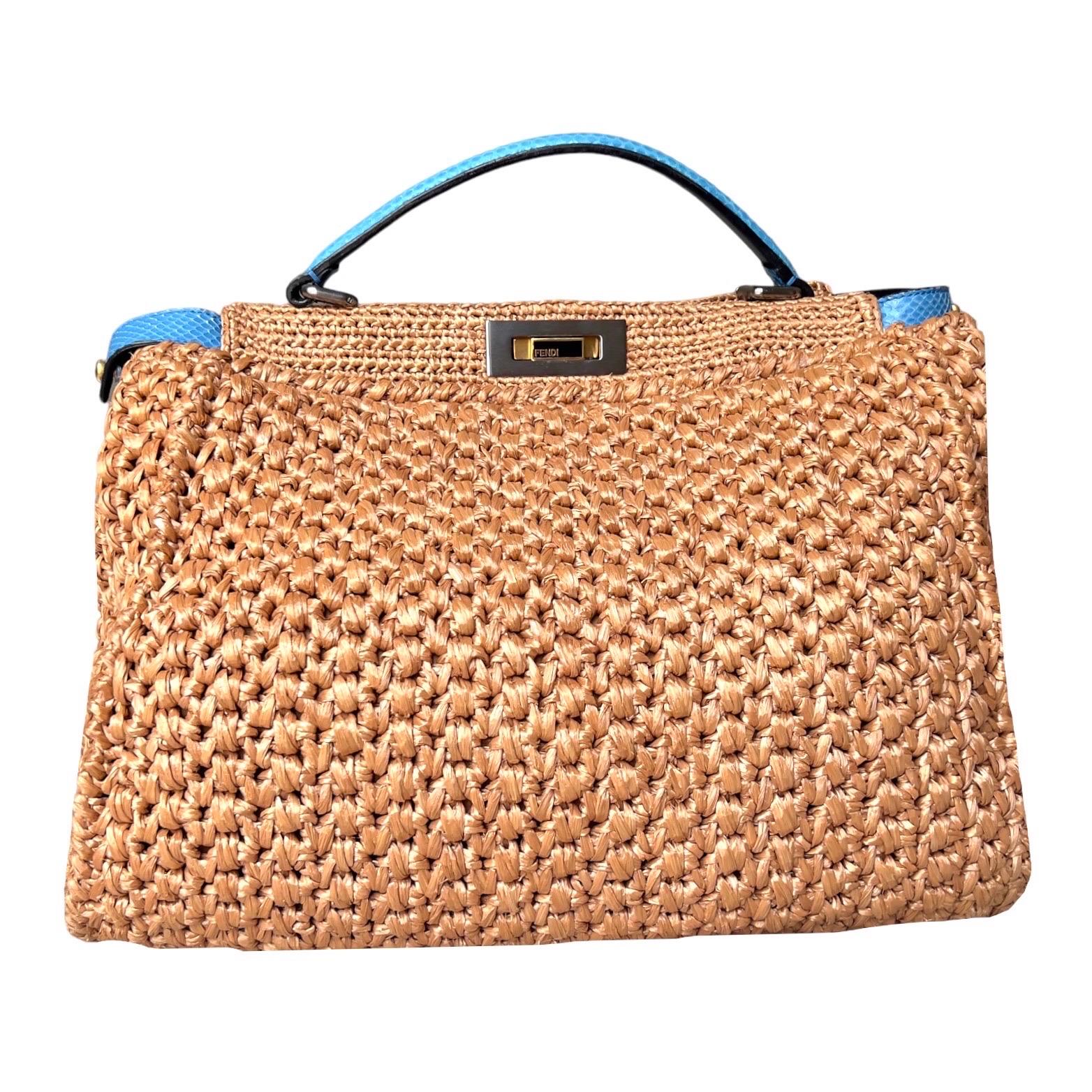 FENDI Exotic XL Woven Peekaboo Raffia Bag Tote with Shoulder Strap In Good Condition For Sale In Switzerland, CH