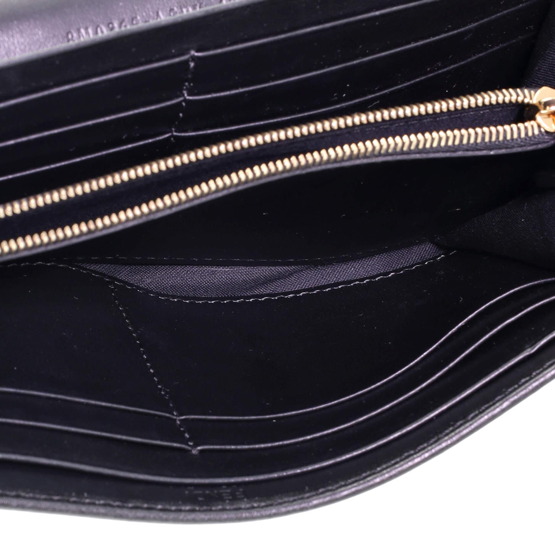 Fendi F is Fendi Continental Chain Wallet Studded Leather In Good Condition In NY, NY