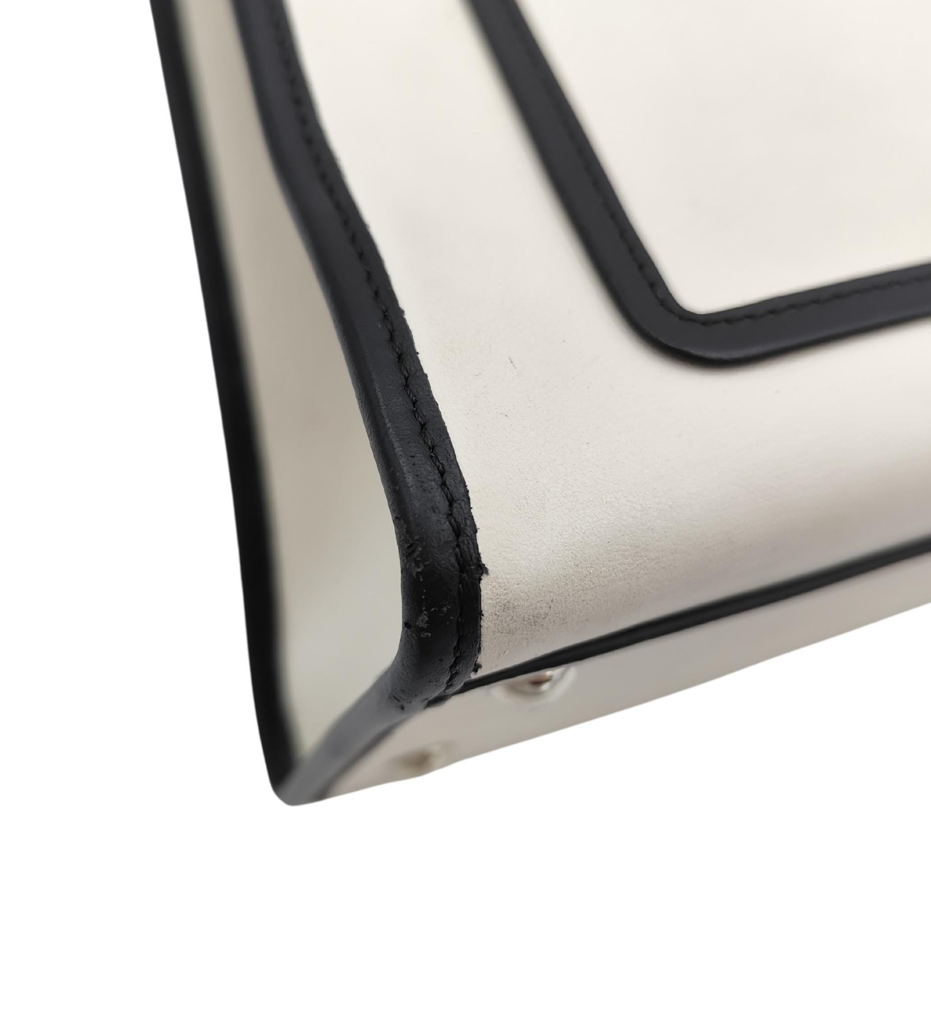 Fendi F/W 2017 white and black leather Runaway 2 ways bag For Sale 6