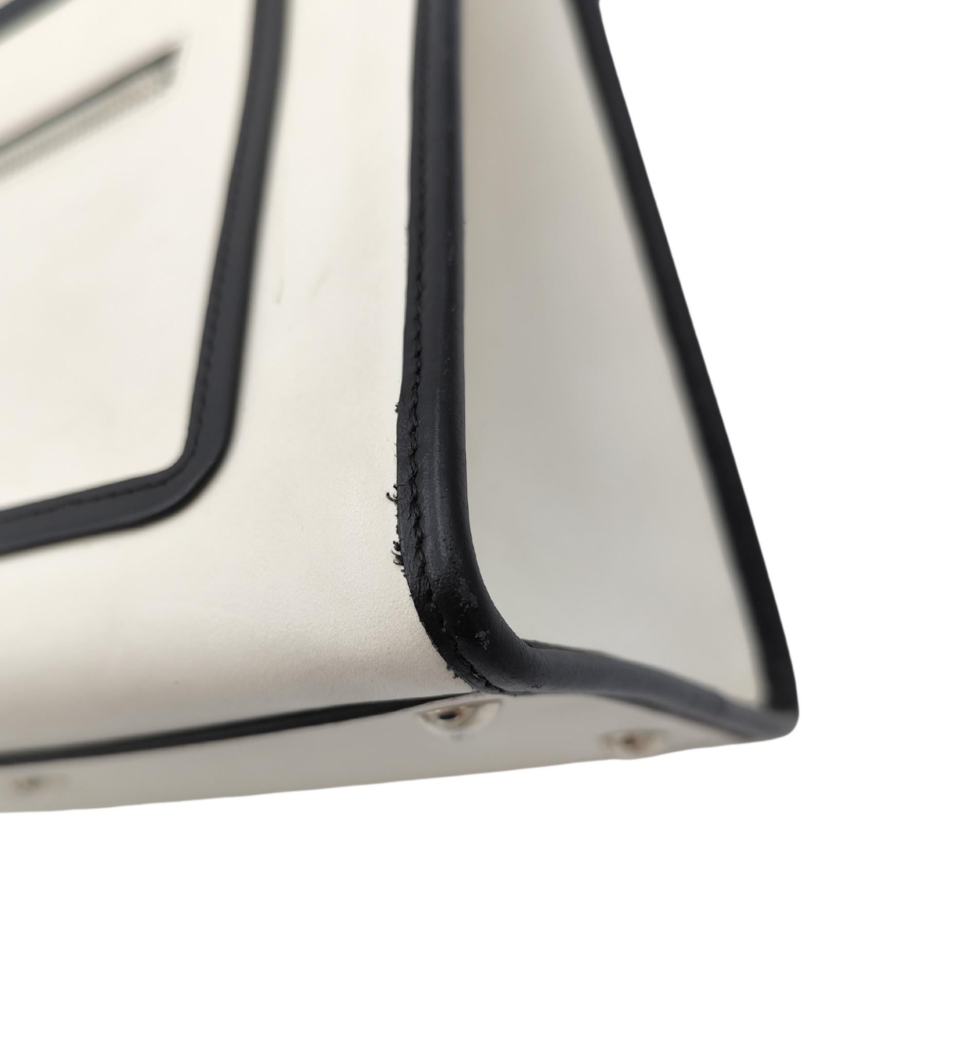 Fendi F/W 2017 white and black leather Runaway 2 ways bag For Sale 7