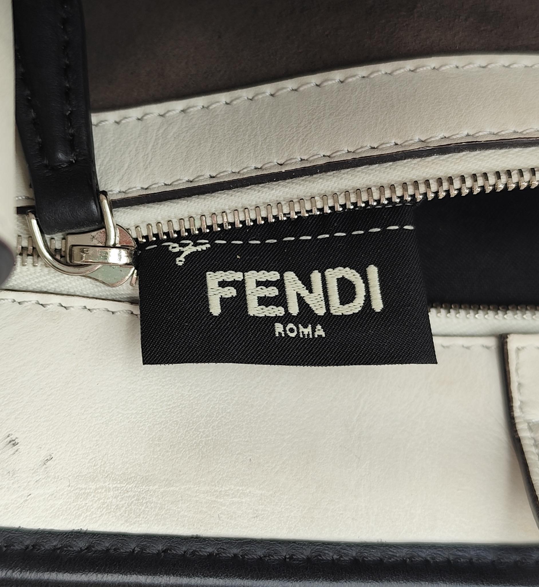 Fendi F/W 2017 white and black leather Runaway 2 ways bag For Sale 12