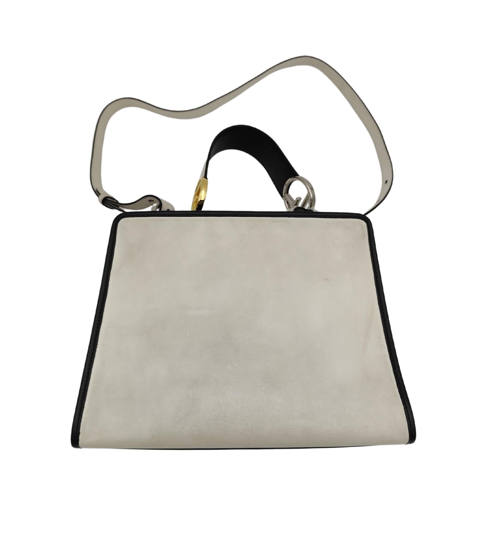 Fendi F/W 2017 white and black leather Runaway 2 ways bag In Fair Condition For Sale In Milano, IT