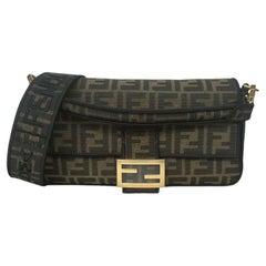 Borsa Fendi in tessuto Monogram Jacquard FF Baguette NM con due spalline