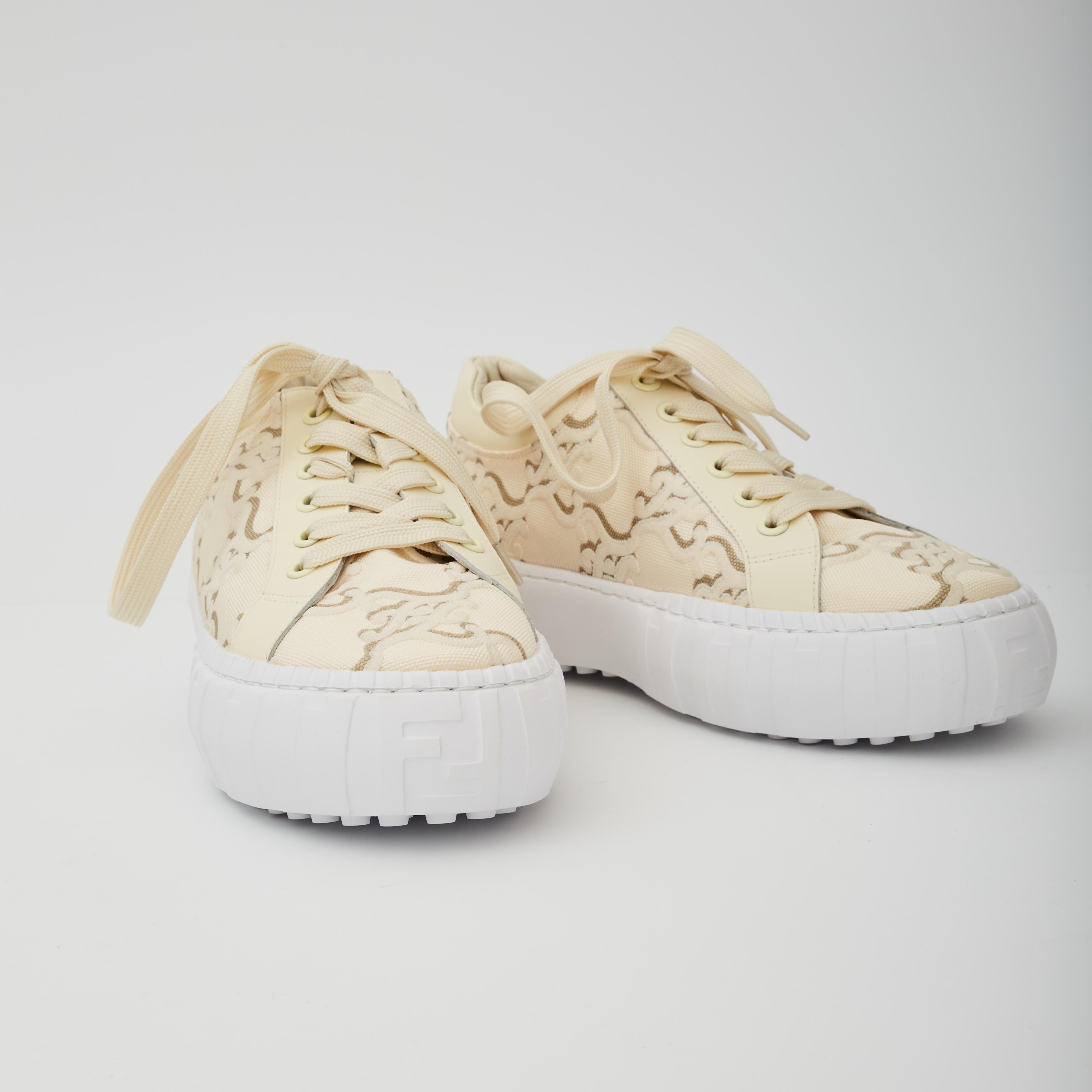 Fendi Ff Beige Canvas Snakers (7 US) In Excellent Condition In Montreal, Quebec