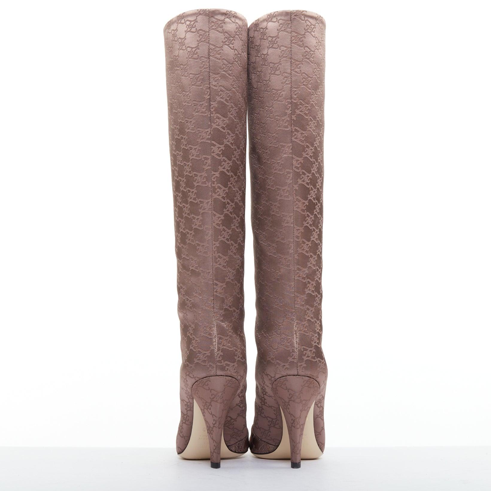 De las mujeres FENDI FF Karligraphy botas altas de raso marrón con monograma EU35 en venta