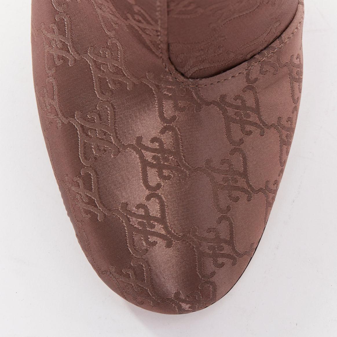 FENDI FF Karligraphy botas altas de raso marrón con monograma EU35 en venta 2