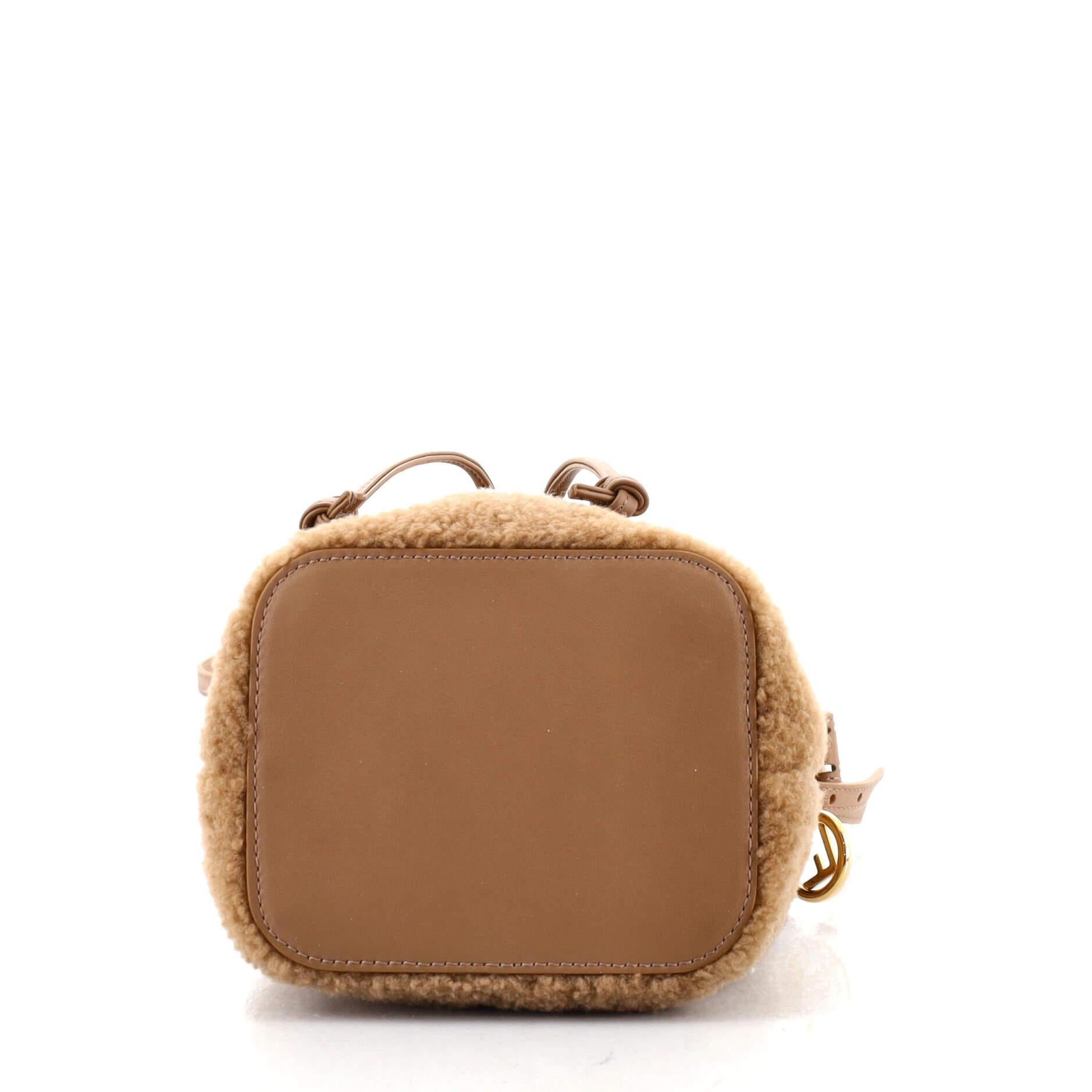 Fendi FF Logo Mon Tresor Bucket Bag aus bedrucktem Shearling mit Leder Mini für Damen oder Herren