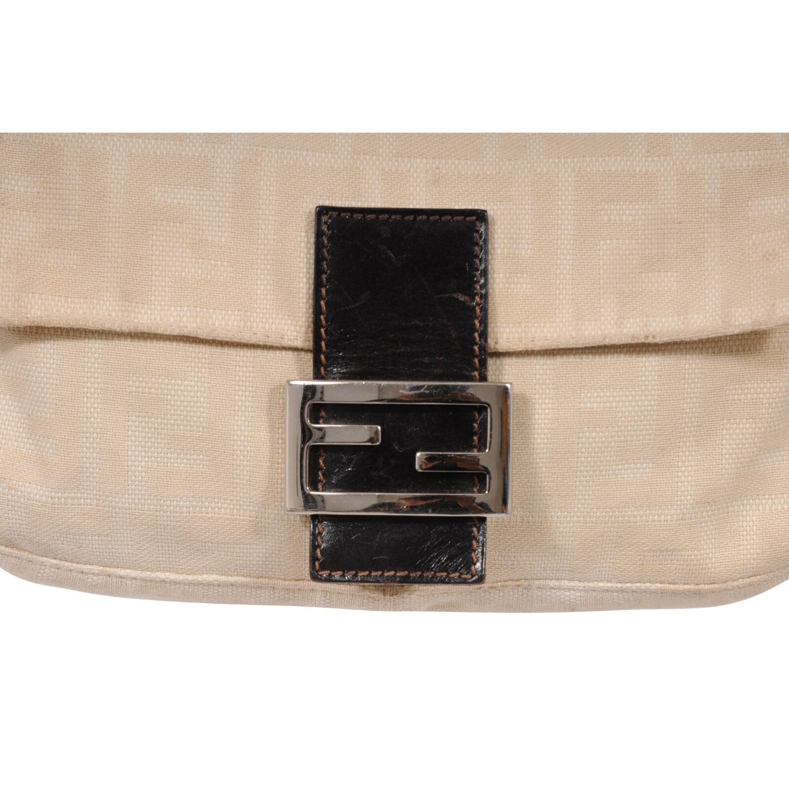 Fendi FF Logo Vintage Zucca Baguette Flap Umhängetasche Tan Braun Lederriemen (Beige) im Angebot