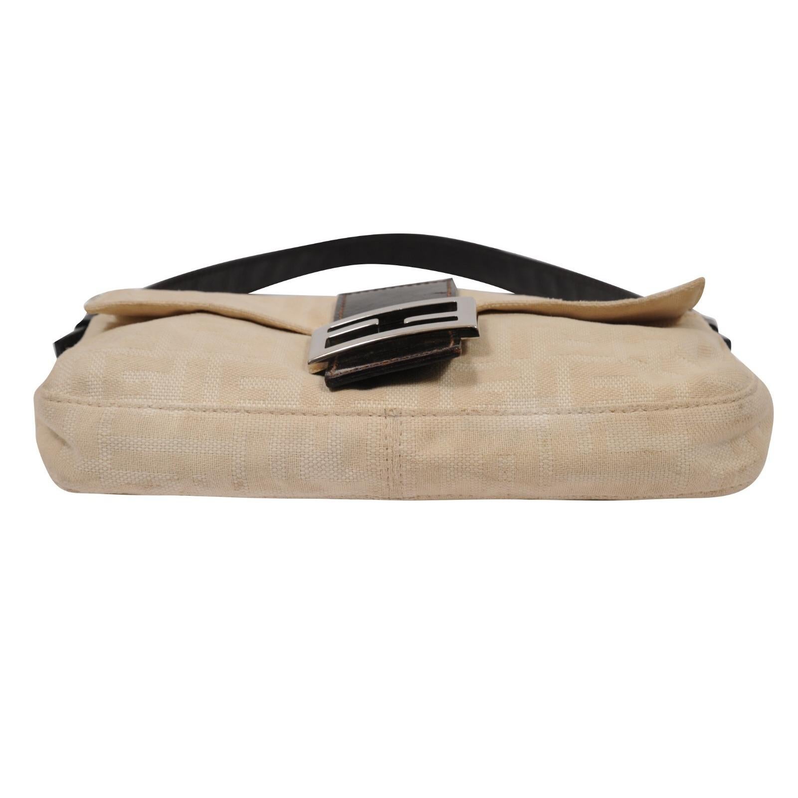 Fendi FF Logo Vintage Zucca Baguette Flap Umhängetasche Tan Braun Lederriemen im Angebot 1