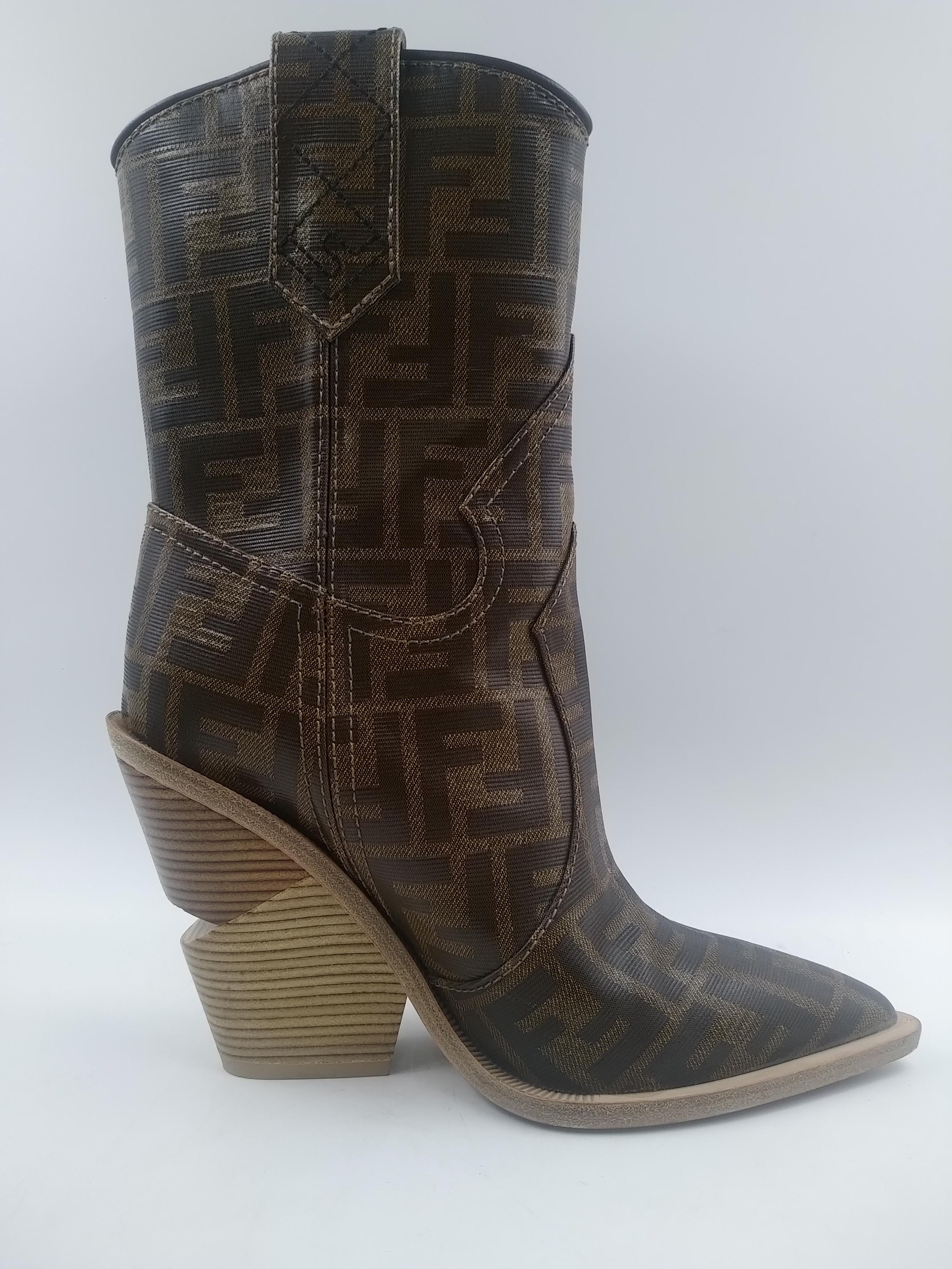 Fendi - Bottes de cow-boy western avec logo FF Bon état - En vente à Lugano, Ticino