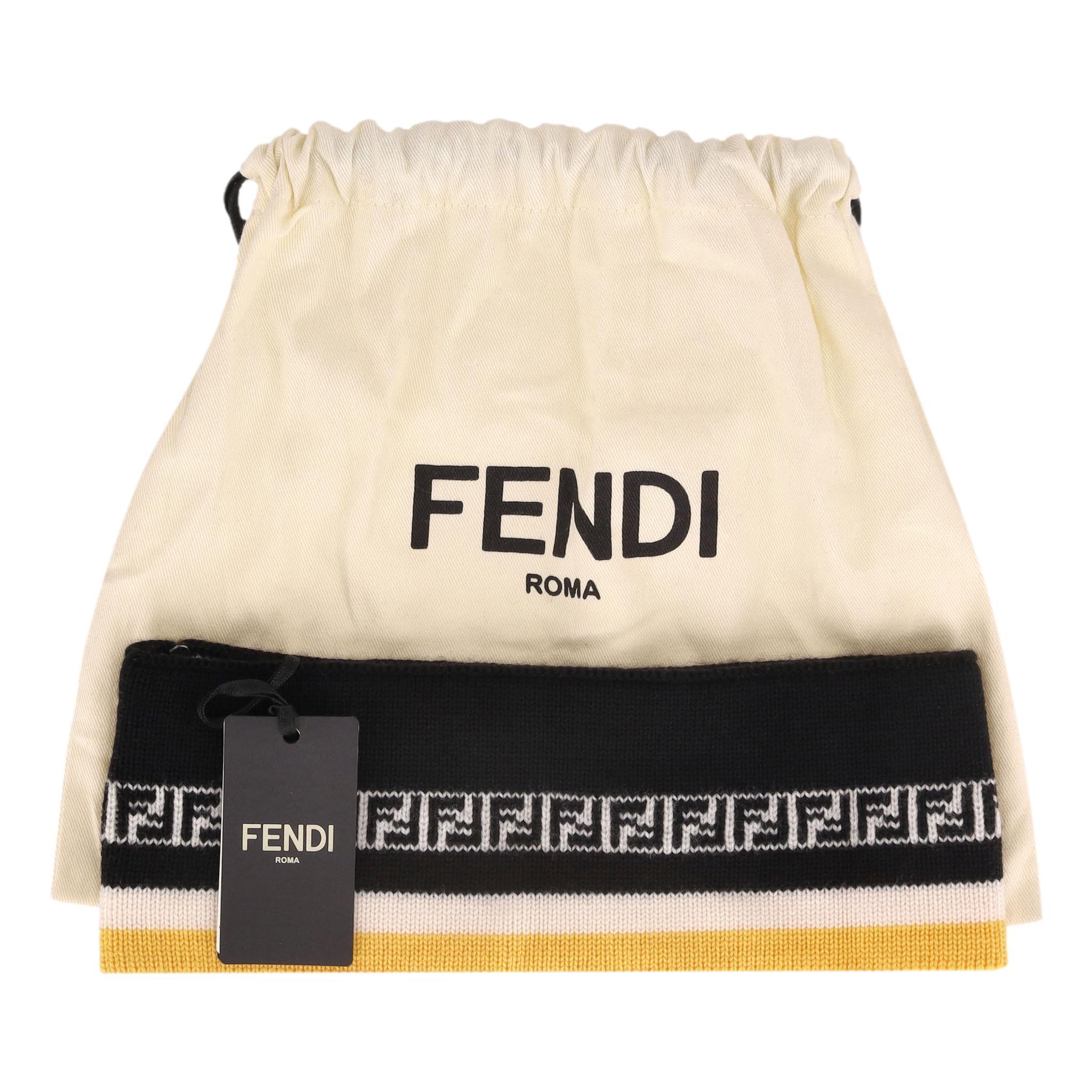 Brand New - Fascia in lana con logo 'FF' di Fendi

Fascia per capelli in lana a coste di colore nero con logo 'FF' al centro e bordi a righe bianche e gialle.

Prezzo di listino circa 270 euro

Taglia - Taglia unica

Condizione - Nuovo di zecca, con