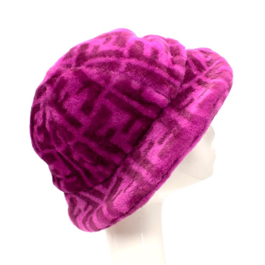 Cappello a secchiello Fendi FF Monogram Purple Shearling in vendita 3