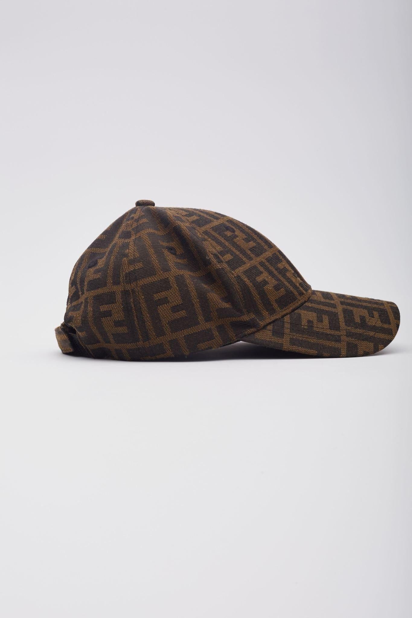 Fendi FF Monogrsm Ebony Baseball Hat In Good Condition For Sale In Montreal, Quebec