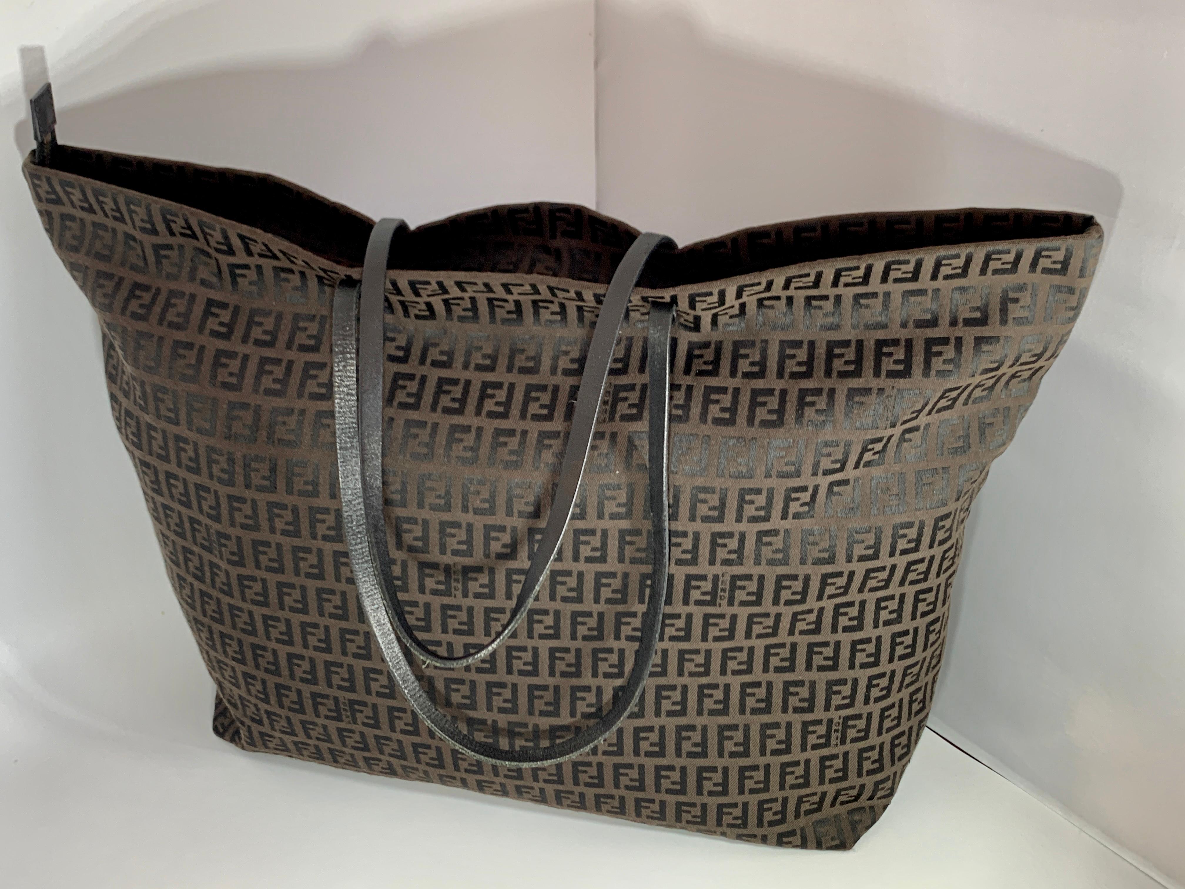 Fendi FF print tote bag - women - Leather/Nylon - One Size - Brown Large  In Excellent Condition In New York, NY