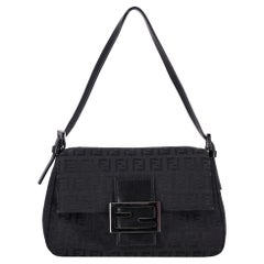 Fendi
FF
Zucca Baguette Bag Fendi
FF
Zucca Baguette Bag