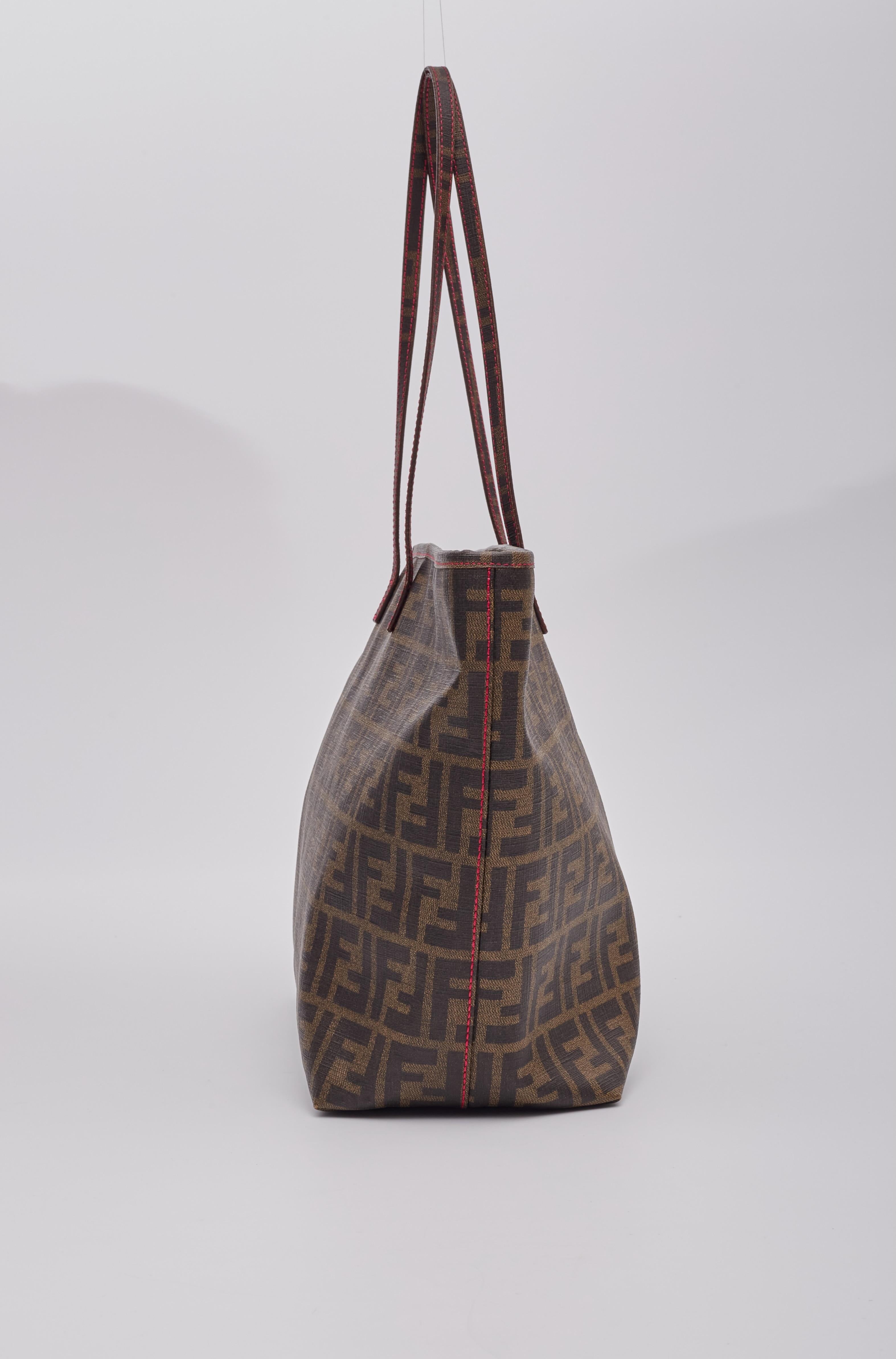 Fendi FF Zucca Ebony Canvas Tote Bag W Fushia Details (Sac à main en toile ébène avec détails en fushia) en vente 1