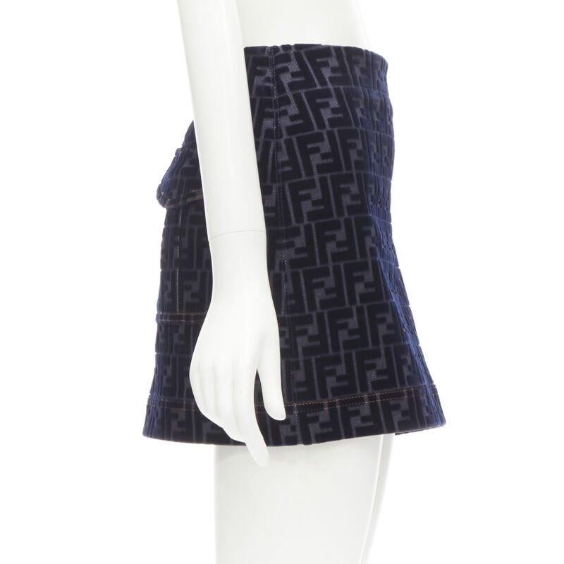 FENDI FF Jupe en denim miniature en velours floqué monogramme Zucca S Excellent état - En vente à Hong Kong, NT