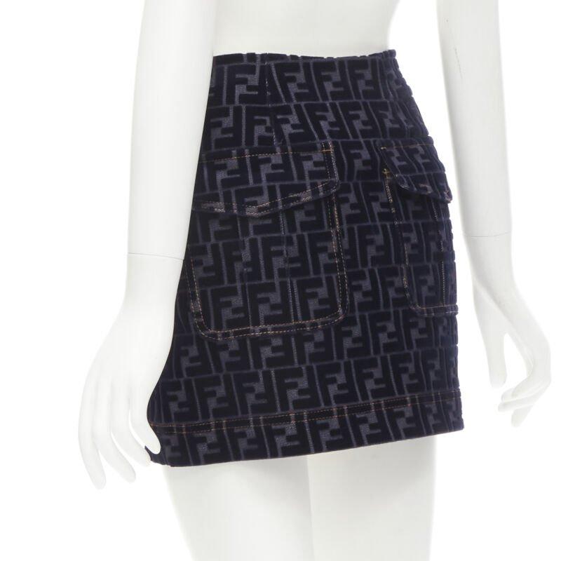 FENDI FF Jupe en denim miniature en velours floqué monogramme Zucca S en vente 1