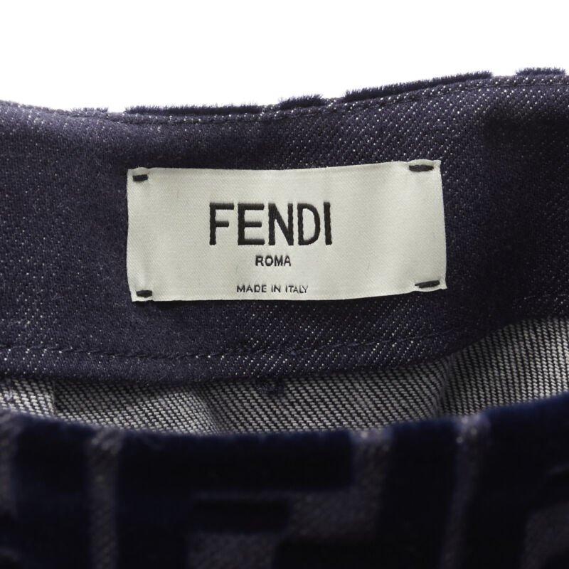 FENDI FF Jupe en denim miniature en velours floqué monogramme Zucca S en vente 3