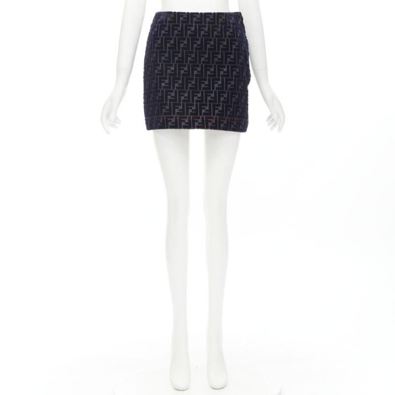 FENDI FF Jupe en denim miniature en velours floqué monogramme Zucca S en vente 4
