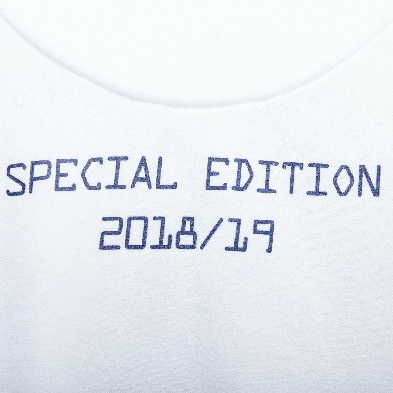 FENDI Fila Mania 2019 Roma logo white cotton crew pullover top S
Reference: CNPG/A00073
Brand: Fendi
Collection: Fila 2019 Fendi Mania
Material: Cotton
Color: White, Multicolour
Pattern: Solid
Closure: Pullover
Extra Details: Special edition printed