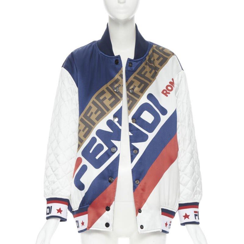 Fendi FILA bomber reversibile in seta colorblocked con monogramma Zucca IT38 XS
Riferimento: TGAS/B00348
Marchio: Fendi
Materiale: Seta
Colore: Whiting, Marrone
Modello: Altro
Chiusura: bottoni a pressione
Dettagli extra: Reversibile. Fendi Fila