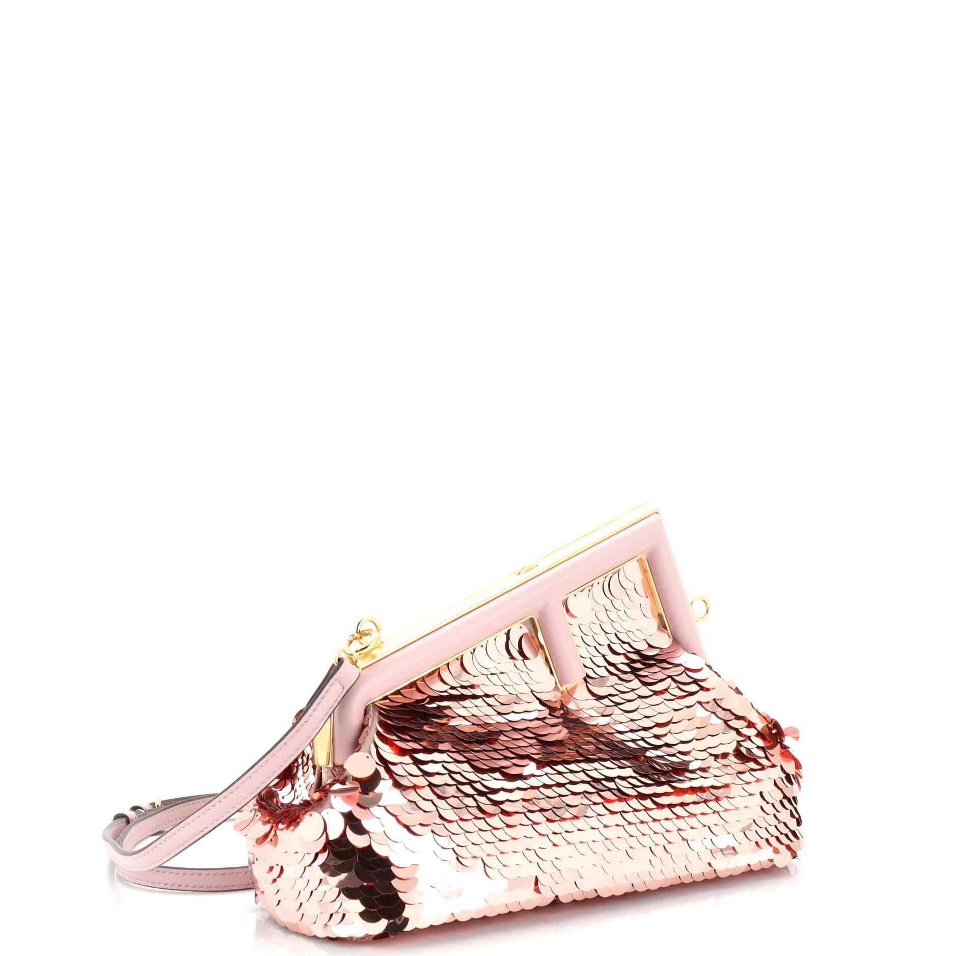 Condition: Excellent. Light wear on exterior, slight creasing on strap.
Accessories: Dust Bag
Measurements: Handle Drop 0