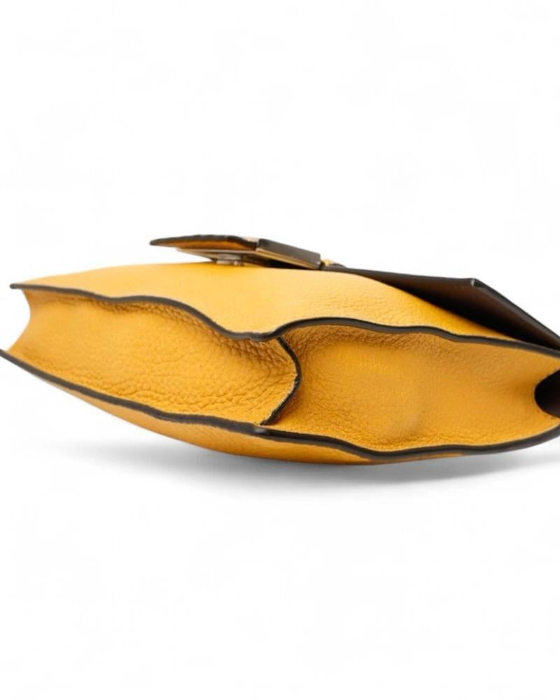Fendi Flap Baguette Small Gialla en venta 7