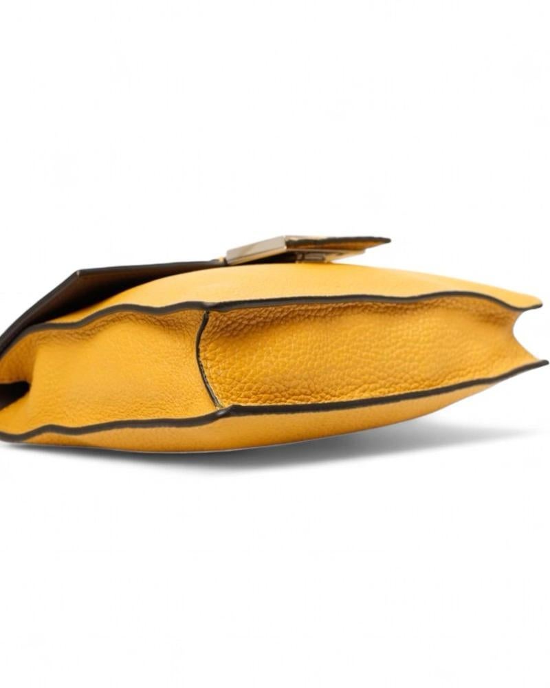 Fendi Flap Baguette Small Gialla en venta 8