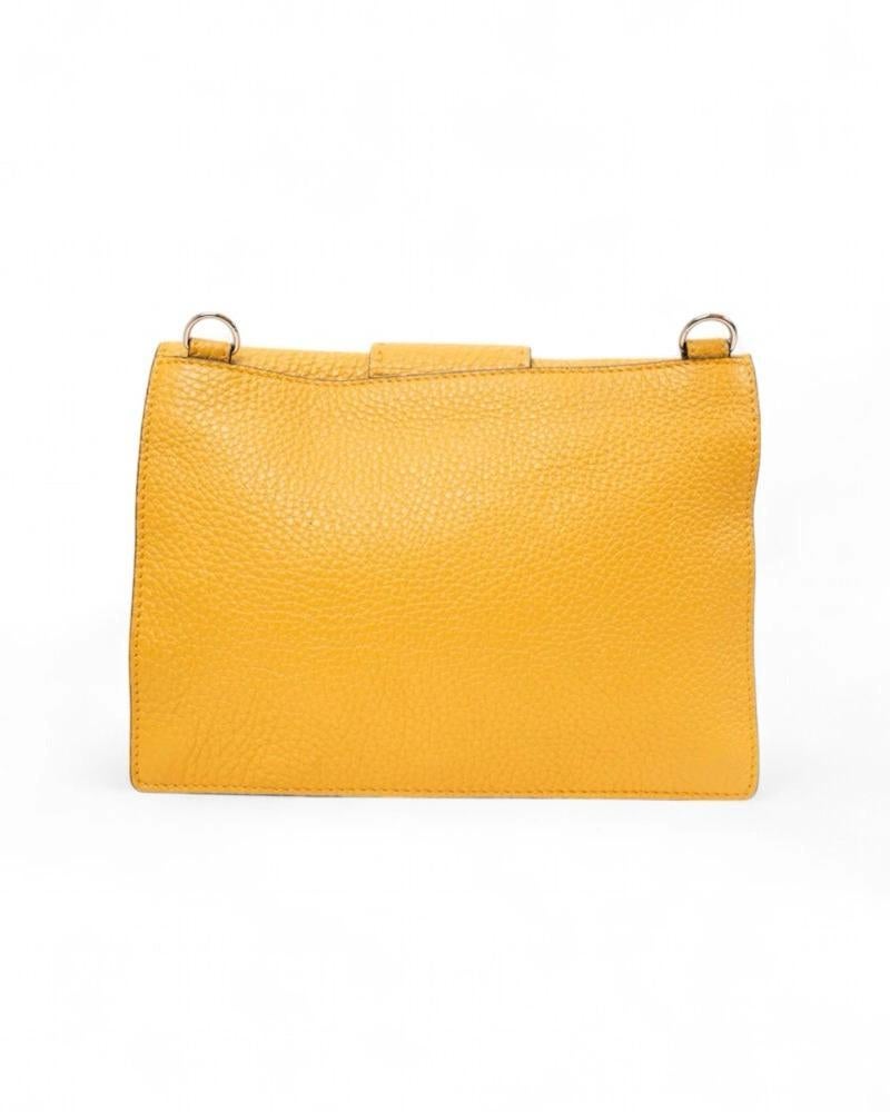 De las mujeres Fendi Flap Baguette Small Gialla en venta