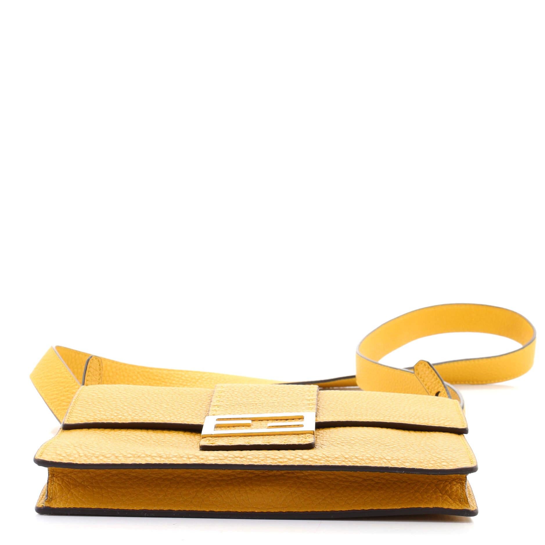 Fendi Flache Baguette Umhängetasche aus Leder Medium für Damen oder Herren