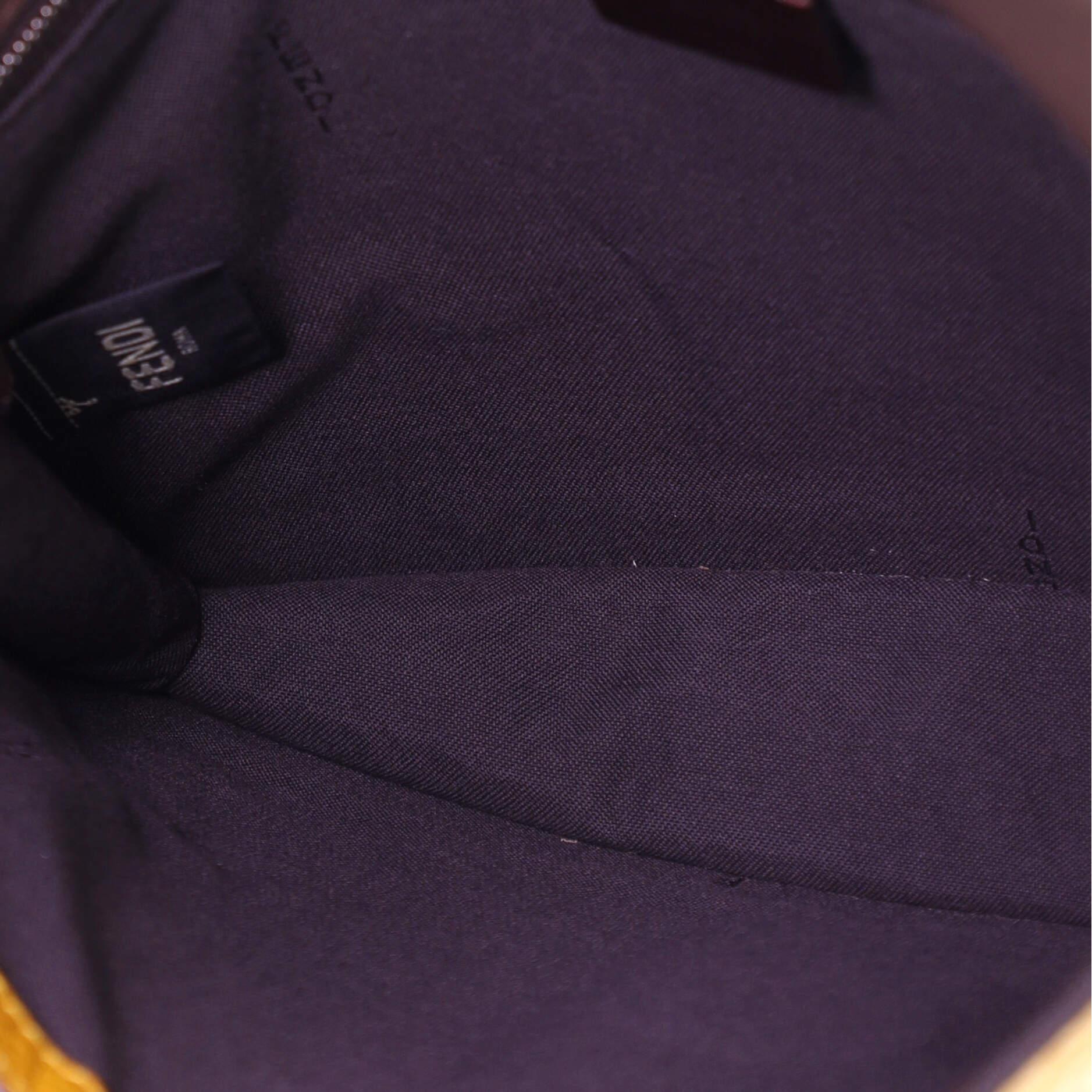 Fendi Flache Baguette Umhängetasche aus Leder Medium 1