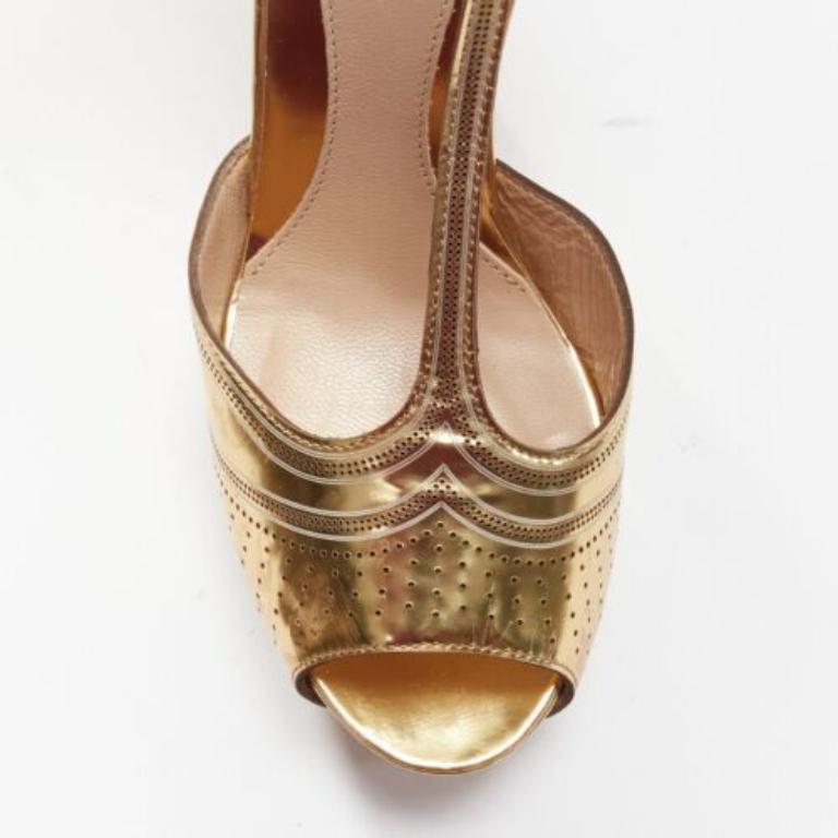 FENDI Flo cuir perforé or métallisé peep toe platforms EU38 en vente 1