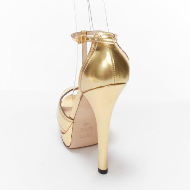 FENDI Flo cuir perforé or métallisé peep toe platforms EU38 en vente 3
